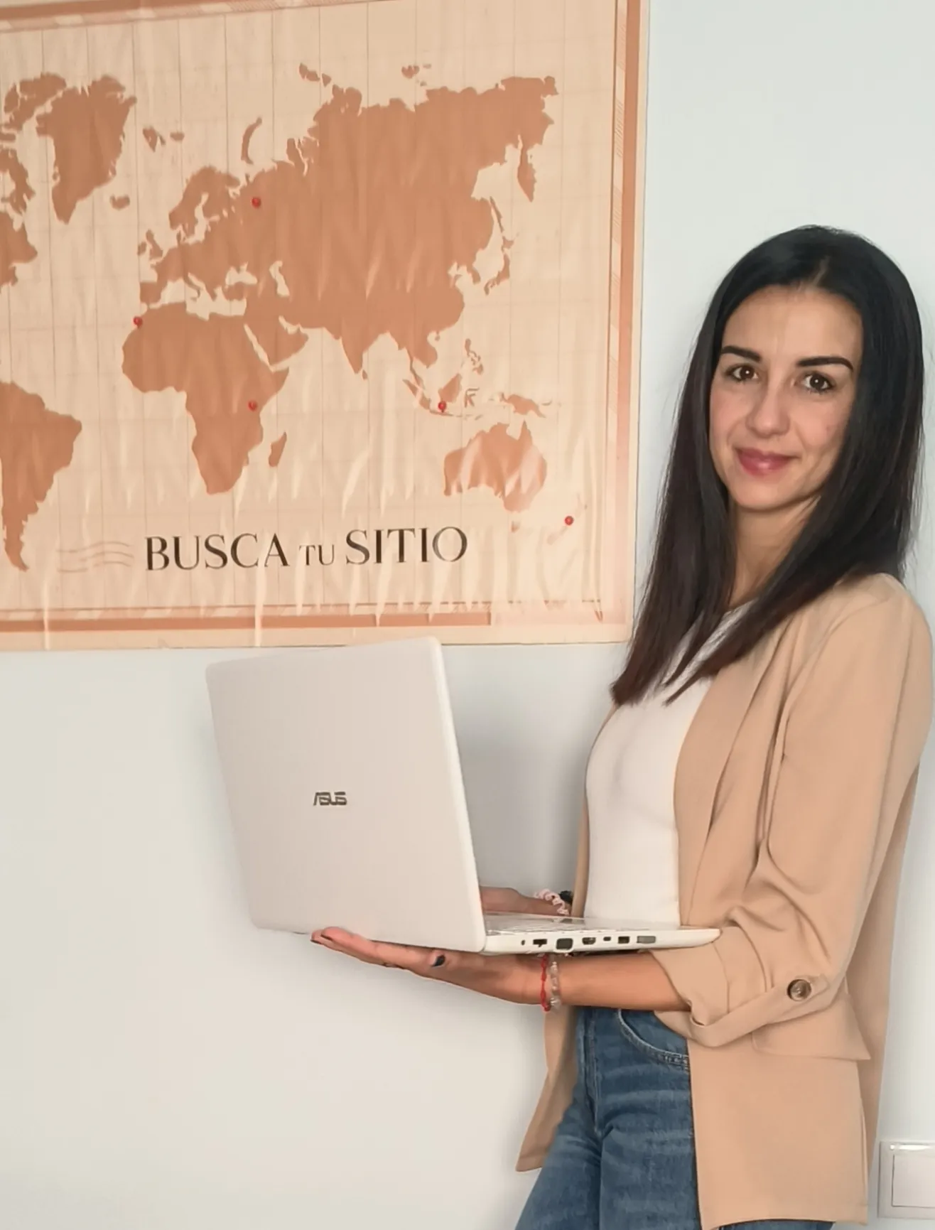 Cuando tu negocio crece y tú sigues en todo: señales de que necesitas estructura interna